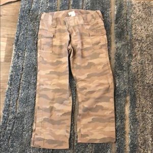 Old Navy Capri Cargo Camo - Size 8